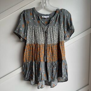 DR2 Top Womens Gray Floral Print Tassel Tie V Neck Short Sleeve Tunic size XS